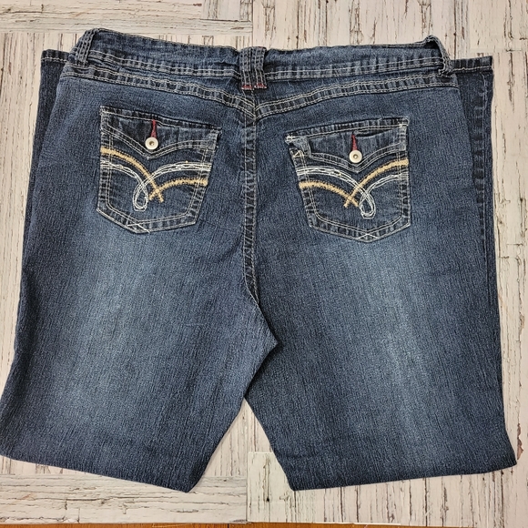 Mid Rise Bootcut Demin Blue Jeans - Picture 6 of 8